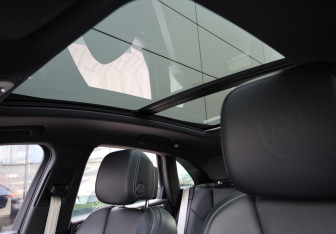 Подержанный автомобиль Porsche Macan 2023 года (27 фото)