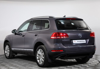 Подержанный автомобиль Volkswagen Touareg 2012 года (7 фото)