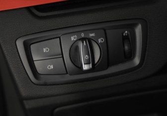 Подержанный автомобиль BMW X1 2017 года (24 фото)