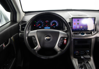Подержанный автомобиль Chevrolet Captiva 2012 года (10 фото)