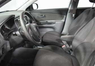 Подержанный автомобиль Kia Rio Sedan 2010 года (10 фото)