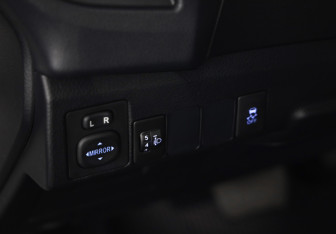 Подержанный автомобиль Toyota Corolla Sedan 2013 года (16 фото)