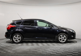 Подержанный автомобиль Ford Focus Hatchback 2013 года (4 фото)