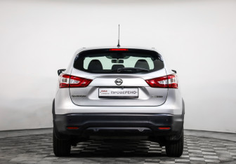 Подержанный автомобиль Nissan Qashqai 2015 года (6 фото)