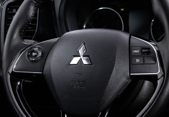 Подержанный автомобиль Mitsubishi Outlander 2016 года (11 фото)