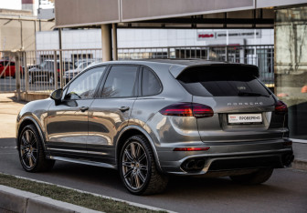 Подержанный автомобиль Porsche Cayenne 2015 года (7 фото)