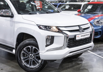 Подержанный автомобиль Mitsubishi L200 2021 года (8 фото)