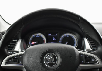 Подержанный автомобиль Skoda Rapid Liftback 2017 года (14 фото)