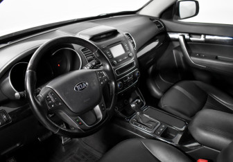 Подержанный автомобиль Kia Sorento 2017 года (9 фото)