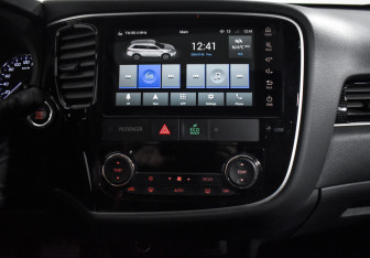 Подержанный автомобиль Mitsubishi Outlander 2022 года (15 фото)