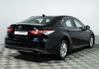 Подержанный автомобиль Toyota Camry Sedan 2019 года (5 фото)