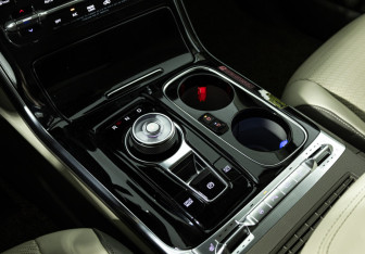 Подержанный автомобиль Kia Carnival 2021 года (21 фото)