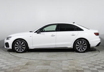 Подержанный автомобиль Audi A4 Sedan 2022 года (8 фото)