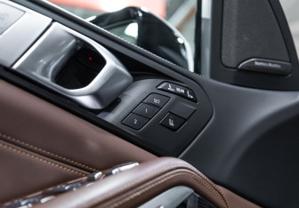 Подержанный автомобиль BMW X7 2020 года (25 фото)