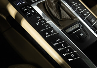 Подержанный автомобиль Porsche Macan 2015 года (19 фото)