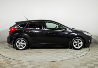 Подержанный автомобиль Ford Focus Hatchback 2014 года (4 фото)