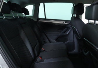 Подержанный автомобиль Volkswagen Tiguan 2018 года (20 фото)