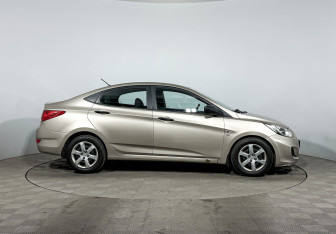 Подержанный автомобиль Hyundai Solaris Sedan 2011 года (4 фото)