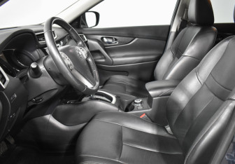 Подержанный автомобиль Nissan X-Trail 2015 года (10 фото)