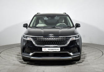 Подержанный автомобиль Kia Carnival 2020 года (2 фото)
