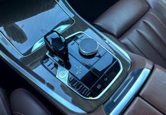 Подержанный автомобиль BMW X5 2019 года (21 фото)