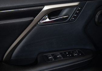 Подержанный автомобиль Lexus RX 2018 года (22 фото)