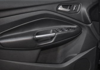 Подержанный автомобиль Ford Kuga 2015 года (19 фото)