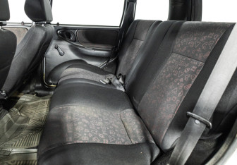 Подержанный автомобиль Chevrolet Niva 2006 года (10 фото)