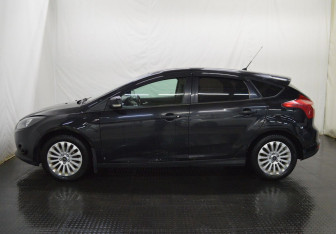 Подержанный автомобиль Ford Focus Hatchback 2011 года (8 фото)