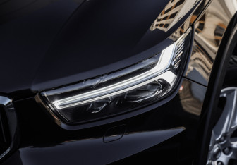 Подержанный автомобиль Volvo XC40 2019 года (3 фото)