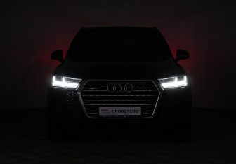 Подержанный автомобиль Audi Q7 2017 года (26 фото)