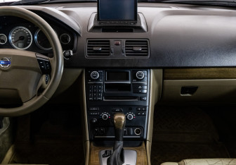 Подержанный автомобиль Volvo XC90 2008 года (13 фото)