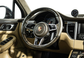 Подержанный автомобиль Porsche Macan 2015 года (24 фото)