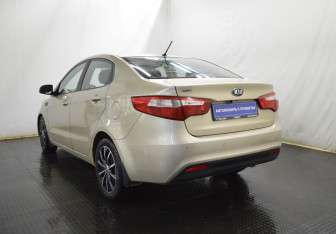 Подержанный автомобиль Kia Rio Sedan 2014 года (7 фото)