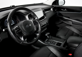 Подержанный автомобиль Kia Sorento 2018 года (8 фото)