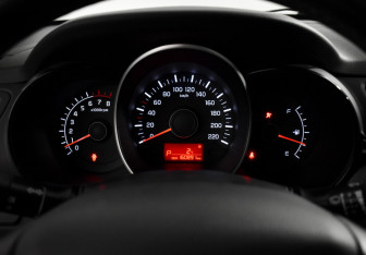 Подержанный автомобиль Kia Rio Hatchback 2015 года (15 фото)