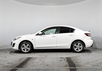 Подержанный автомобиль Mazda 3 Sedan 2011 года (8 фото)