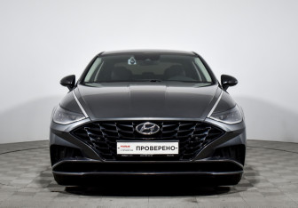Подержанный автомобиль Hyundai Sonata 2021 года (2 фото)