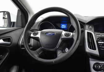 Подержанный автомобиль Ford Focus Hatchback 2013 года (14 фото)