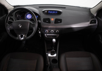 Подержанный автомобиль Renault Fluence 2014 года (9 фото)