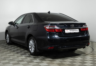 Подержанный автомобиль Toyota Camry Sedan 2018 года (7 фото)