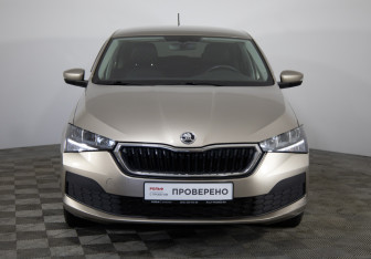 Подержанный автомобиль Skoda Rapid Liftback 2021 года (2 фото)