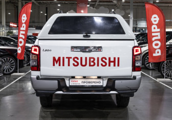 Подержанный автомобиль Mitsubishi L200 2022 года (10 фото)