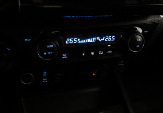 Подержанный автомобиль Toyota Hilux 2022 года (16 фото)