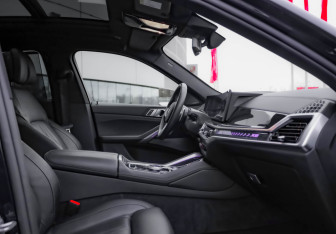 Подержанный автомобиль BMW X6 2024 года (27 фото)