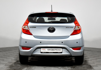 Подержанный автомобиль Hyundai Solaris Hatchback 2013 года (6 фото)