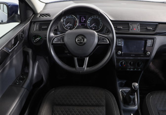 Подержанный автомобиль Skoda Rapid Liftback 2018 года (10 фото)