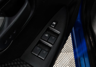 Подержанный автомобиль Nissan Note 2007 года (10 фото)