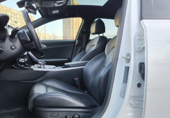 Подержанный автомобиль Kia Stinger 2018 года (13 фото)