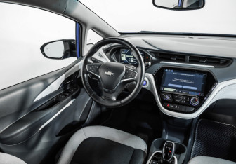 Подержанный автомобиль Chevrolet Bolt 2017 года (9 фото)